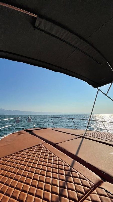 La Victoria — barco de charter privado en Puerto Vallarta 6