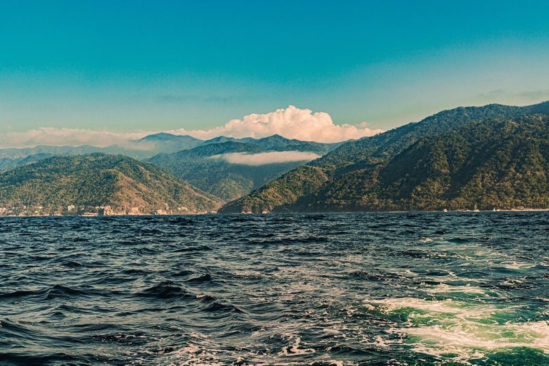 Cascadas en Yelapa y Paseo en Bote Privado Los Arcos — tour privado en barco desde Puerto Vallarta 8